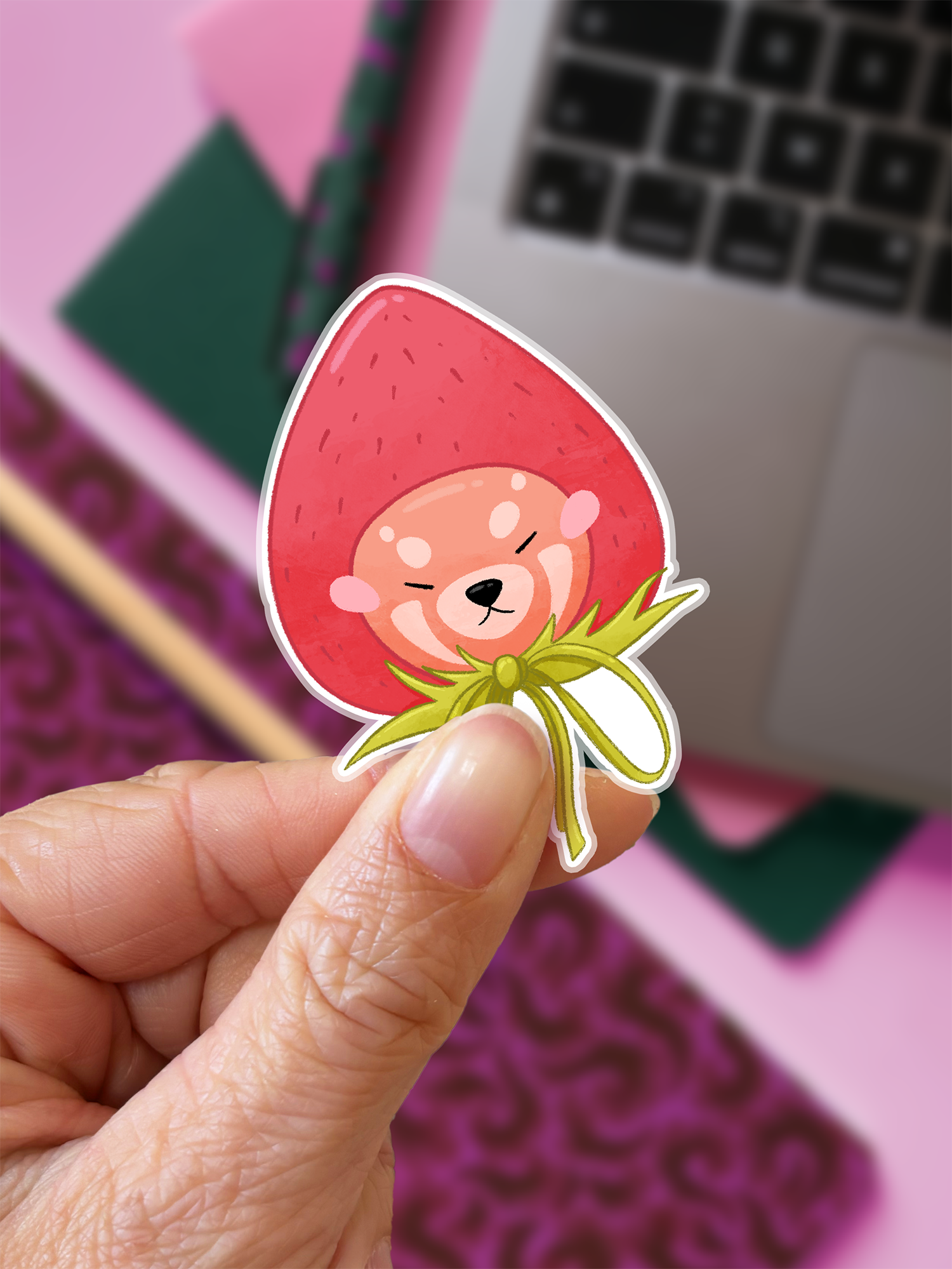 Pam le panda roux, chapeau fraise  | Sticker